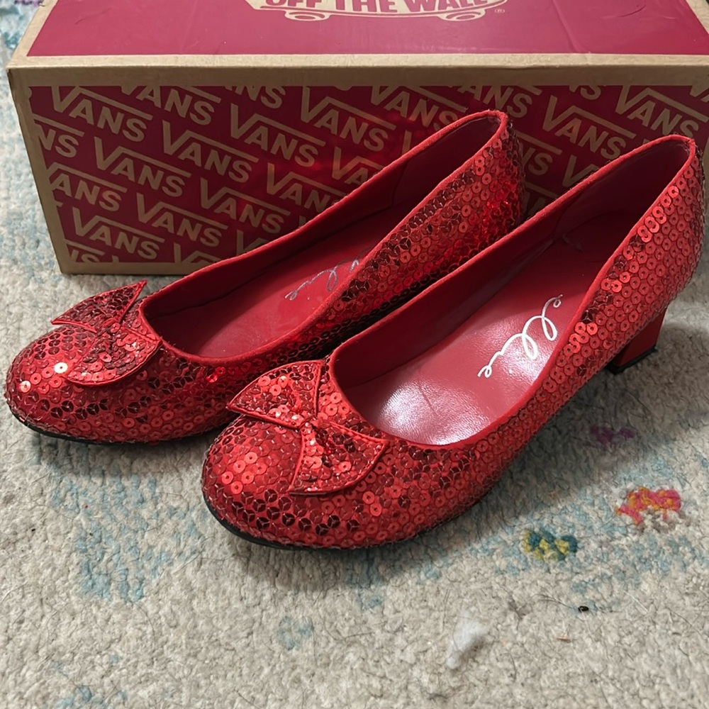 Dorothy Gale ruby red slippers, sequins with a bow